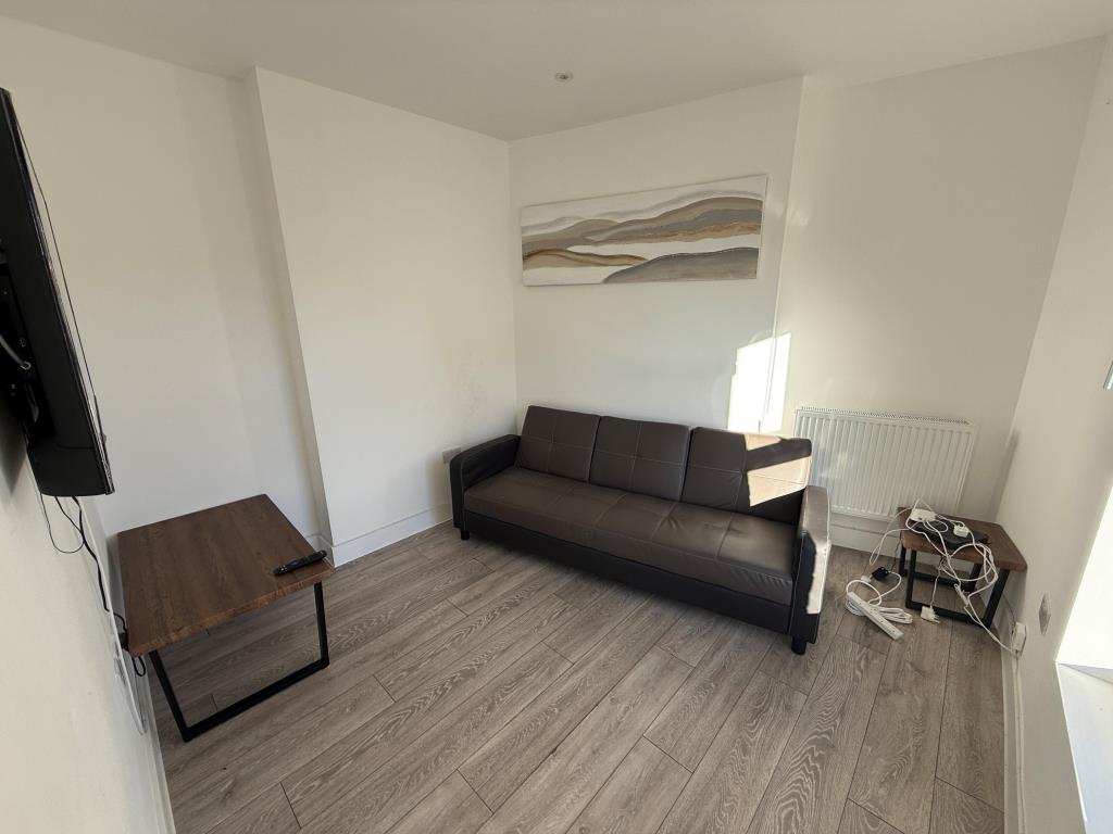 Lot: 157 - WELL PRESENTED BLOCK OF FOUR FLATS - Living Room Flat 2